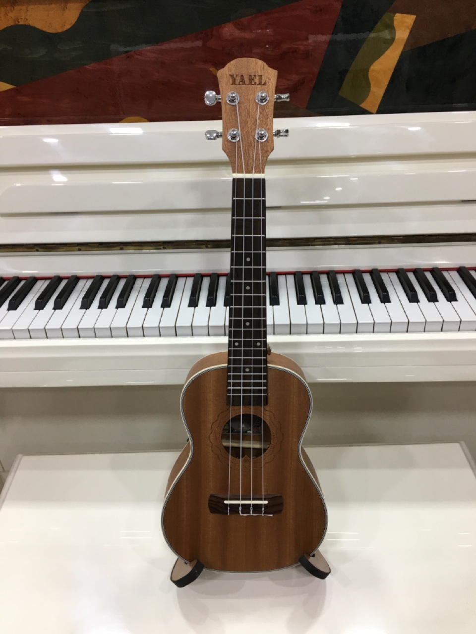 Ukulele (with border design)