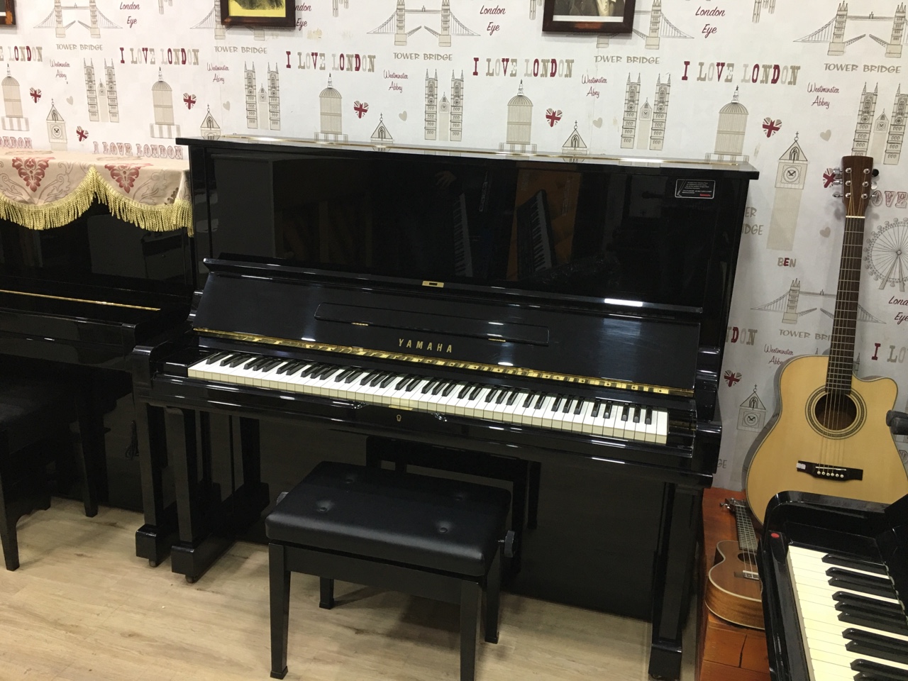 Piano YAMAHA U30AS