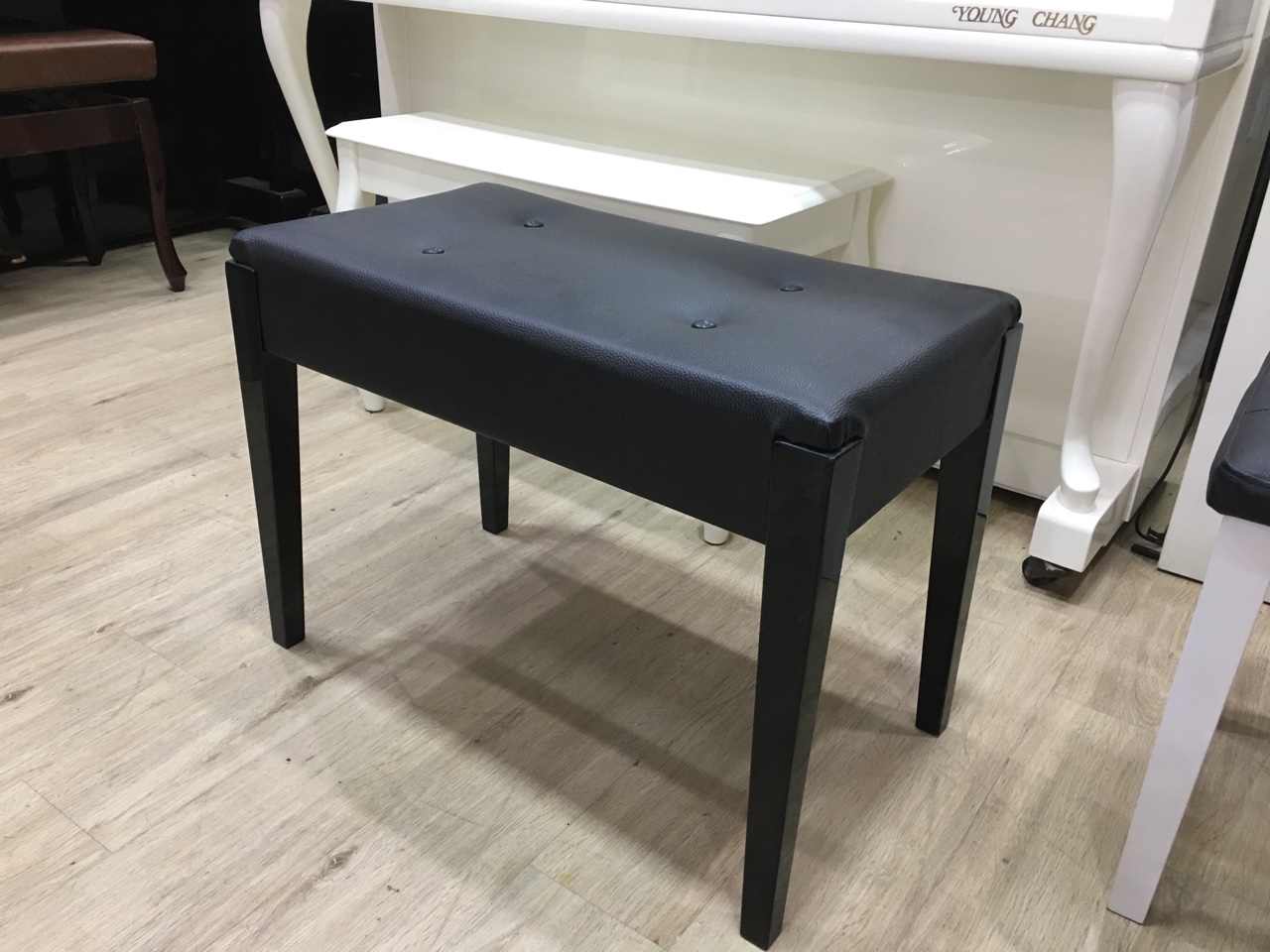 Ghế băng piano (cũ) của Nhật